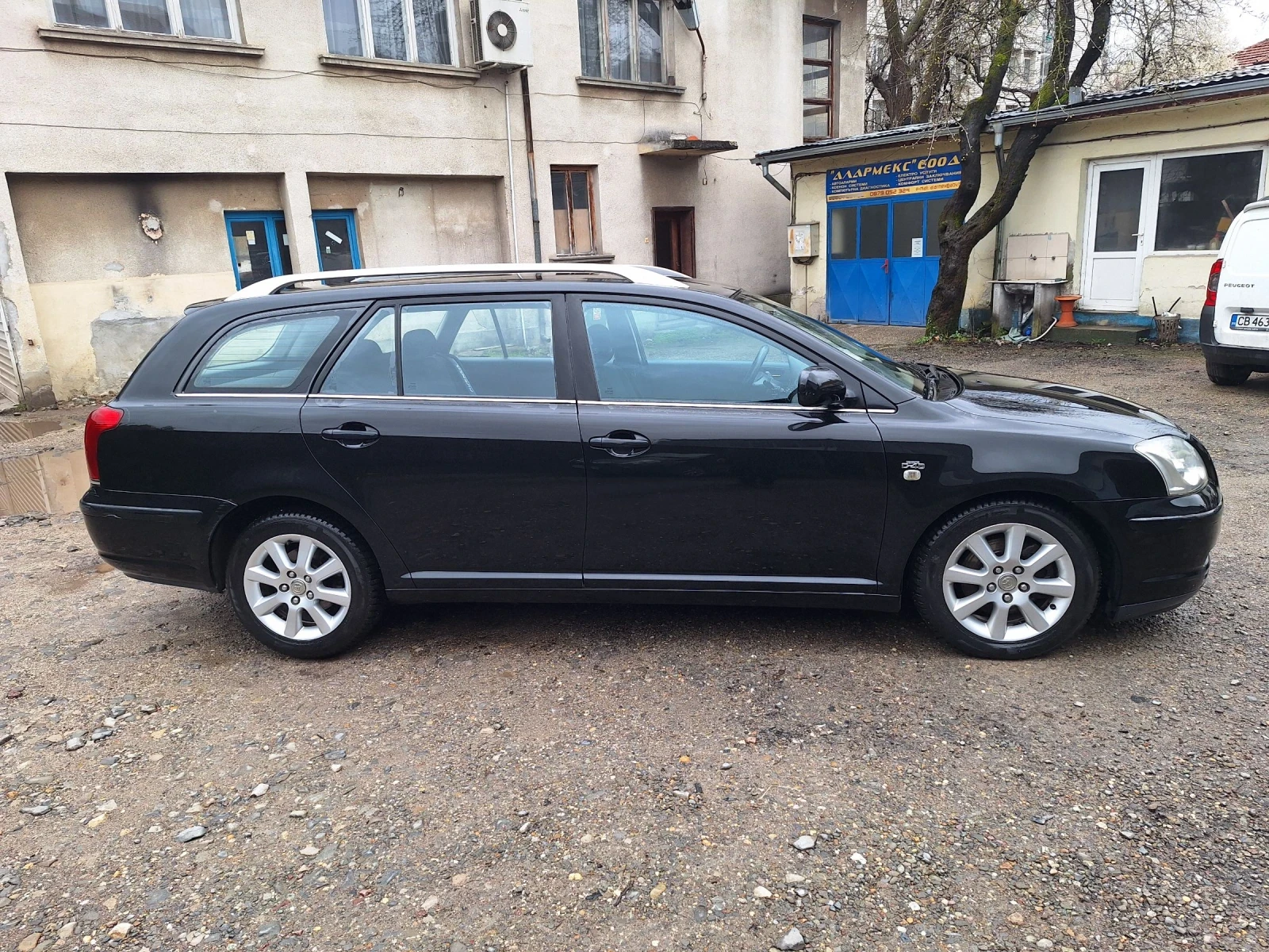 Toyota Avensis 2.2 d4d 150ps, снимка 2 - Автомобили и джипове - 54087912