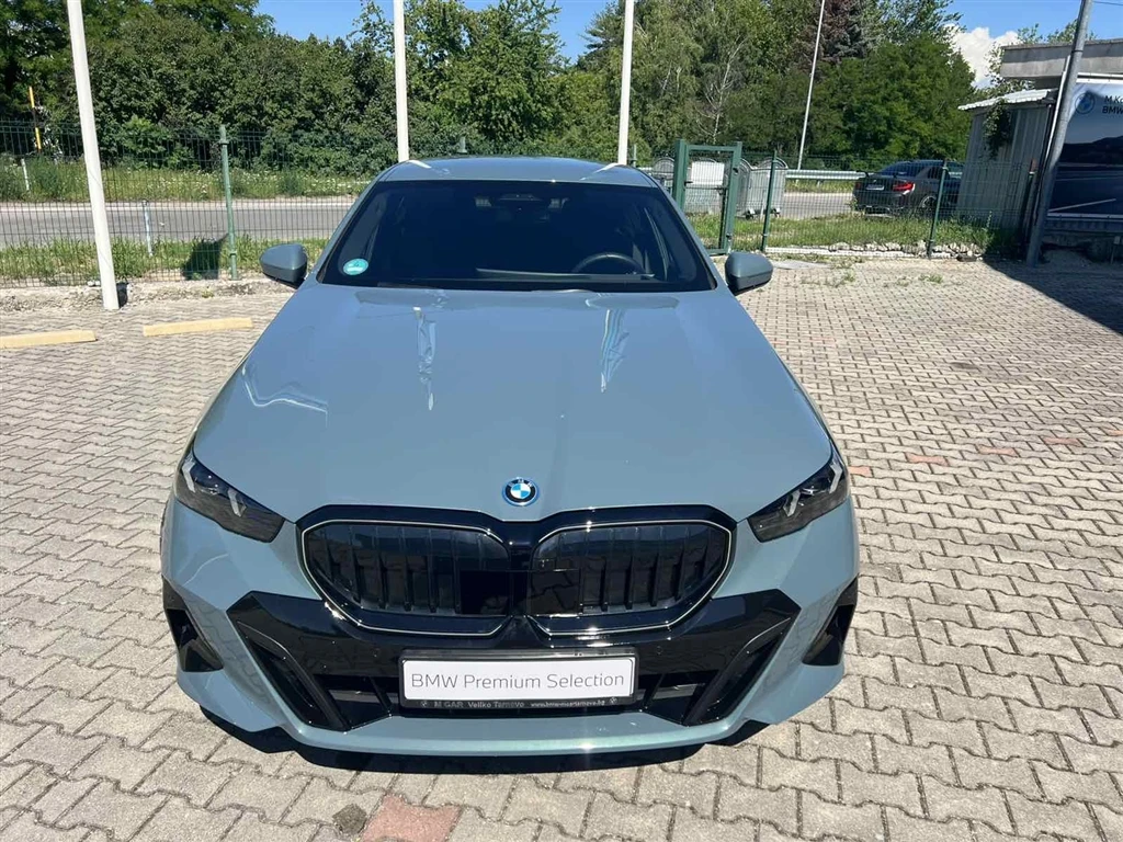 BMW 550 xDrive, снимка 8 - Автомобили и джипове - 54632853