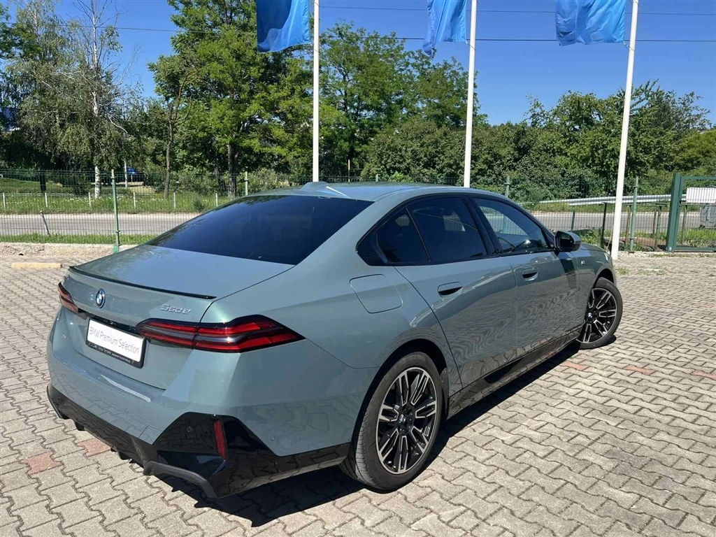 BMW 550 xDrive, снимка 2 - Автомобили и джипове - 54632853