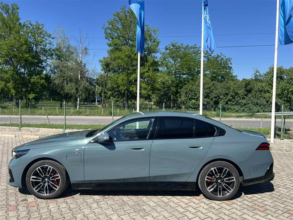 BMW 550 xDrive, снимка 3 - Автомобили и джипове - 54632853