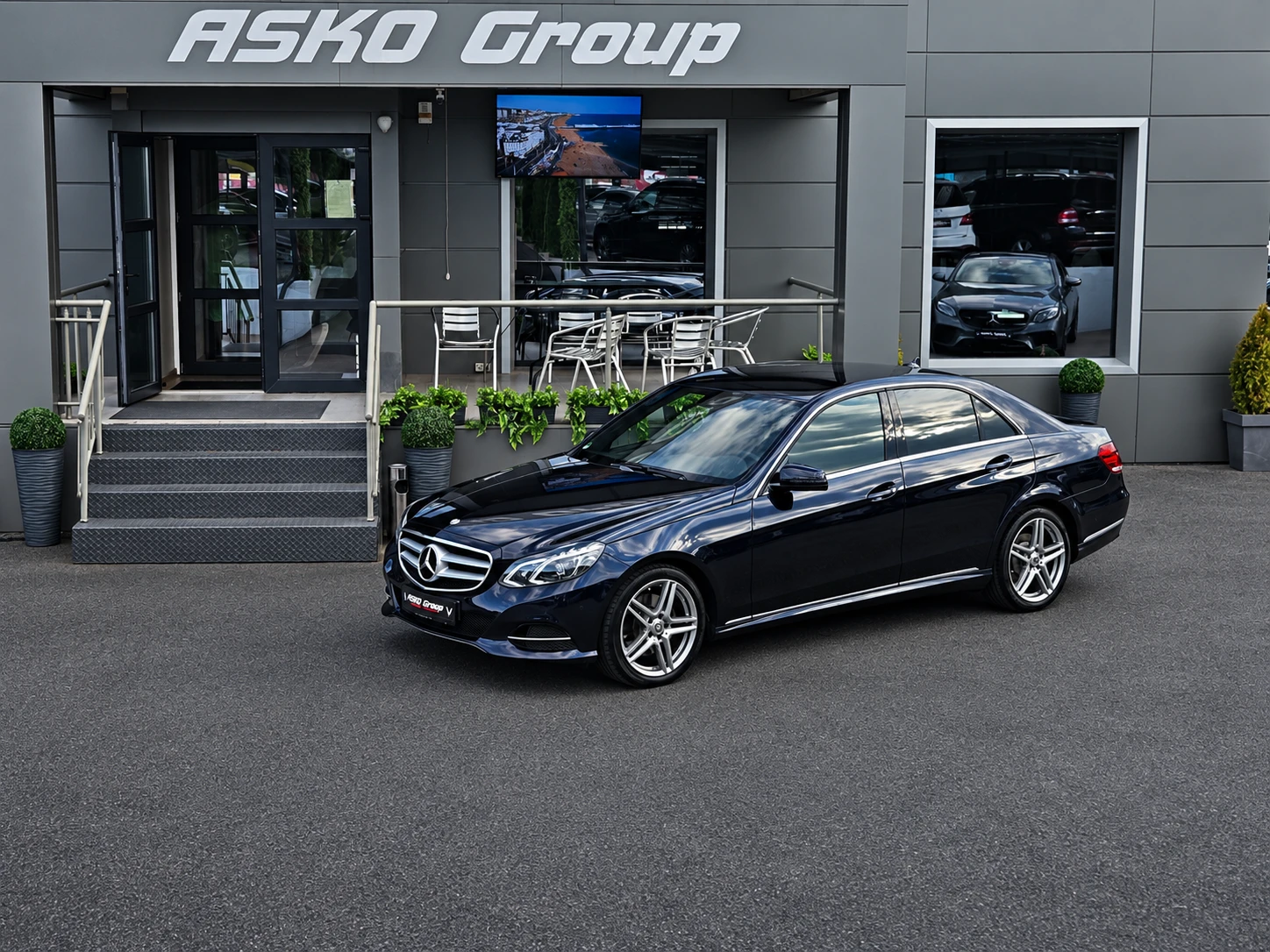 Mercedes-Benz E 350 AMG/FACE/CAMERA/ОБДУХ/ПОДГРЕВ/HARMAN/KARDON/LIZING, снимка 17 - Автомобили и джипове - 55307249
