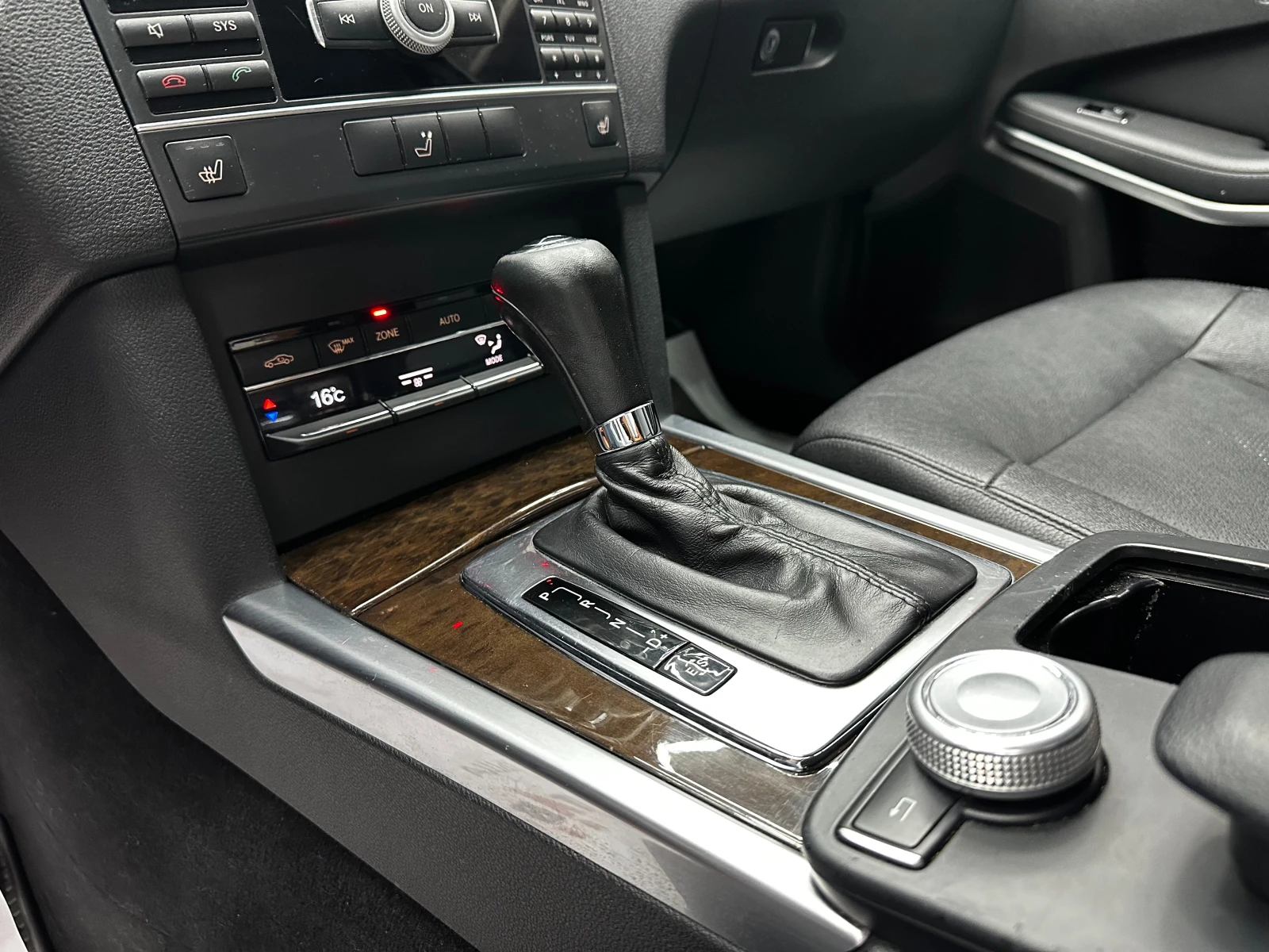Mercedes-Benz E 200 2.2d 136 к.с., снимка 11 - Автомобили и джипове - 55665666