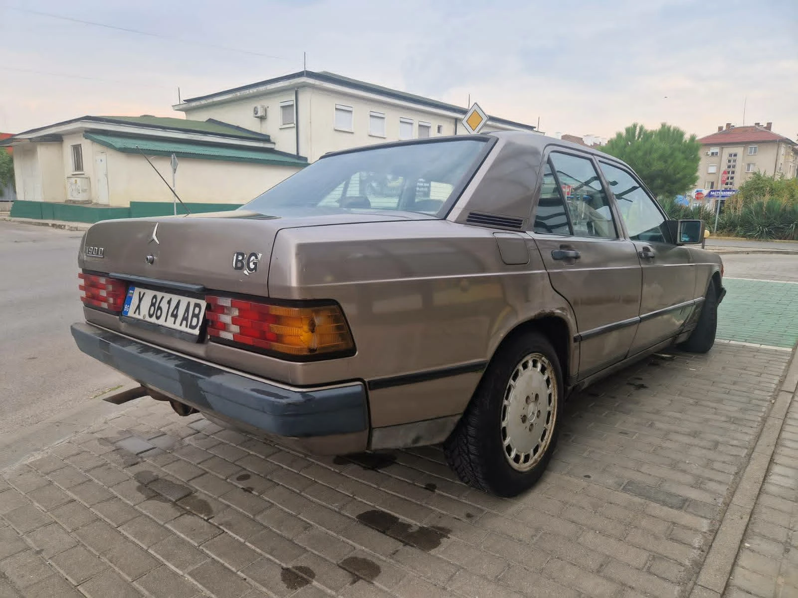 Mercedes-Benz 190 D, снимка 12 - Автомобили и джипове - 55803589