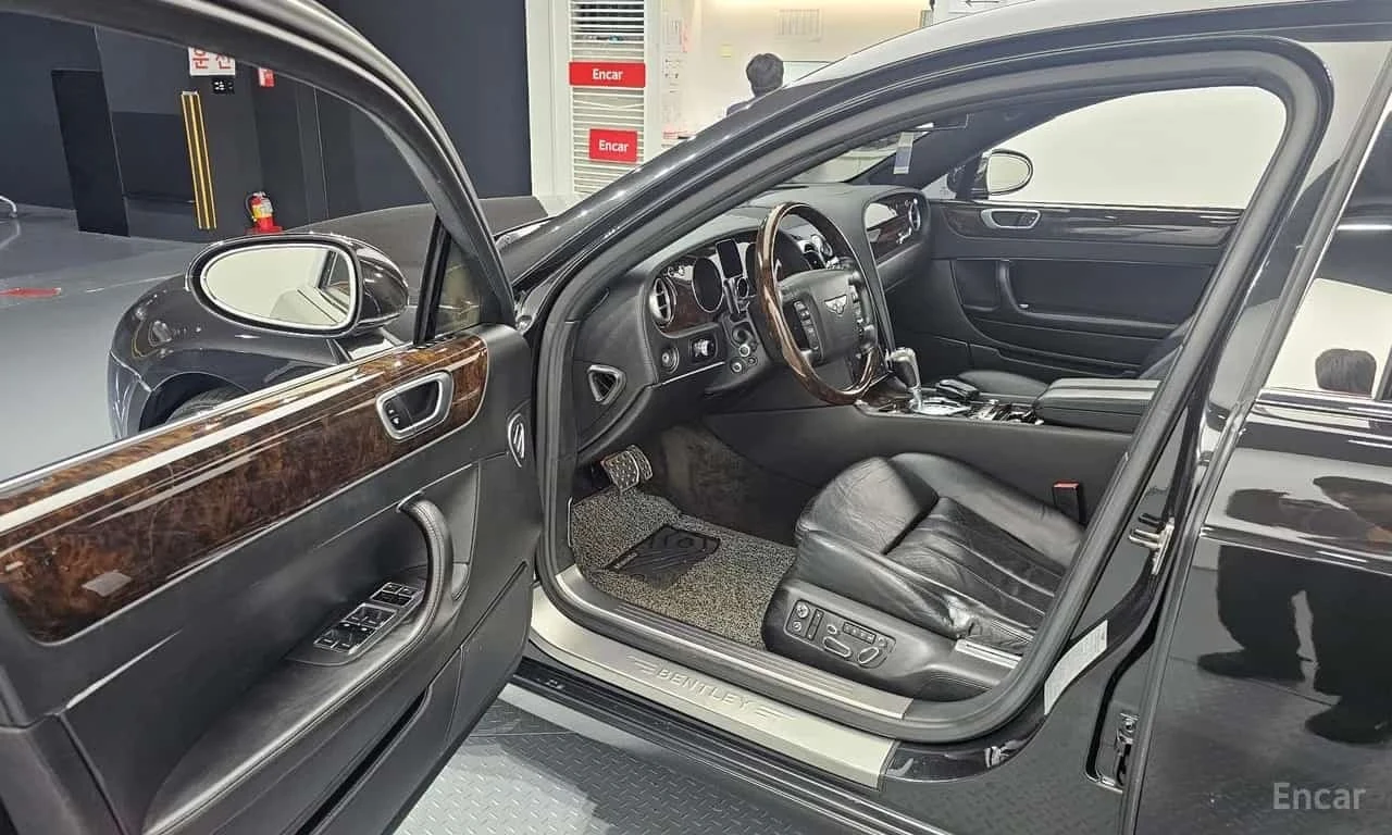 Bentley Flying Spur 6.0 | АВТОФИНАНСИРАНЕ | ЦЕНА ДО БЪЛГАРИЯ, снимка 10 - Автомобили и джипове - 56248693