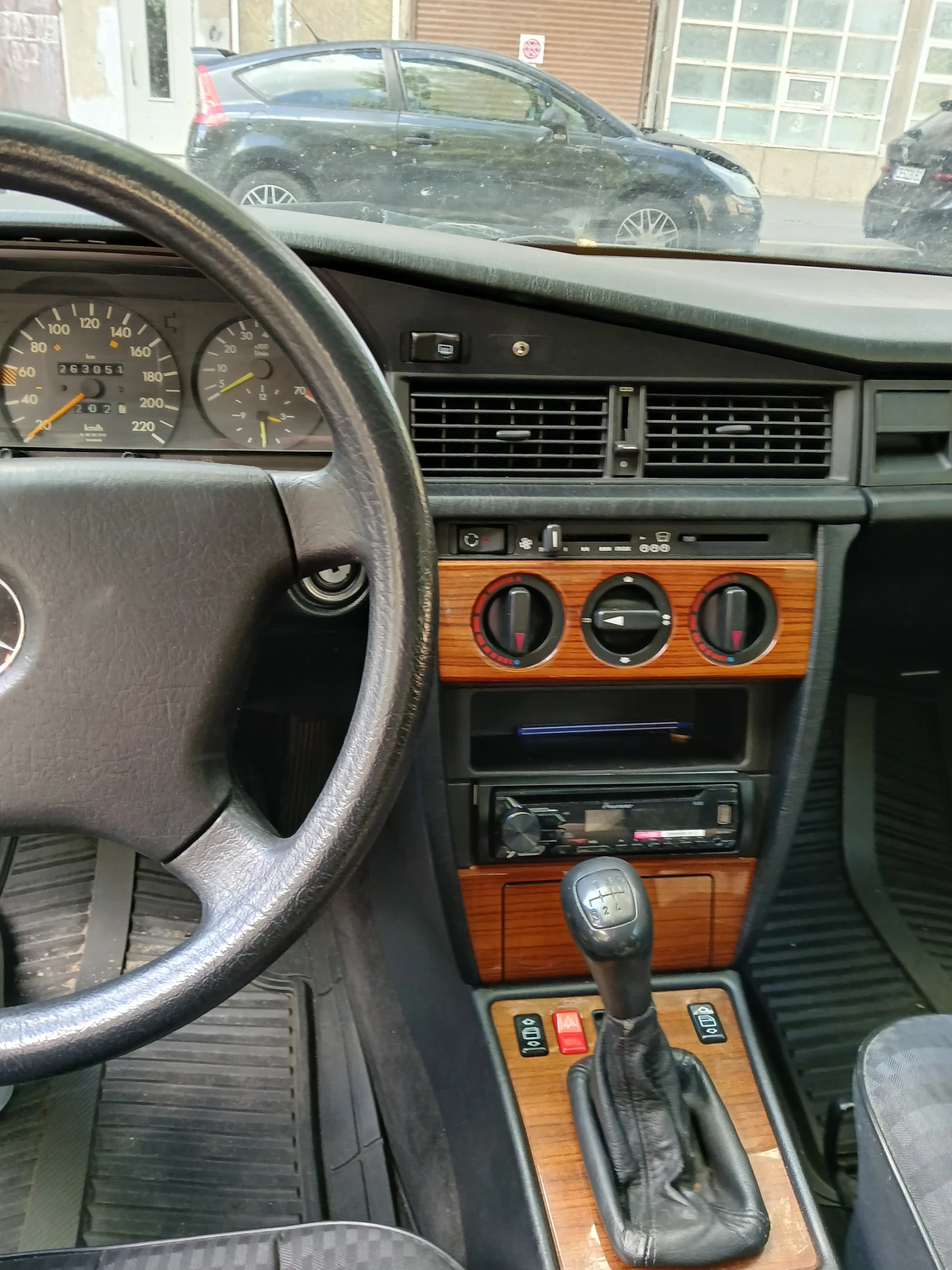 Mercedes-Benz 190, снимка 9 - Автомобили и джипове - 56480871