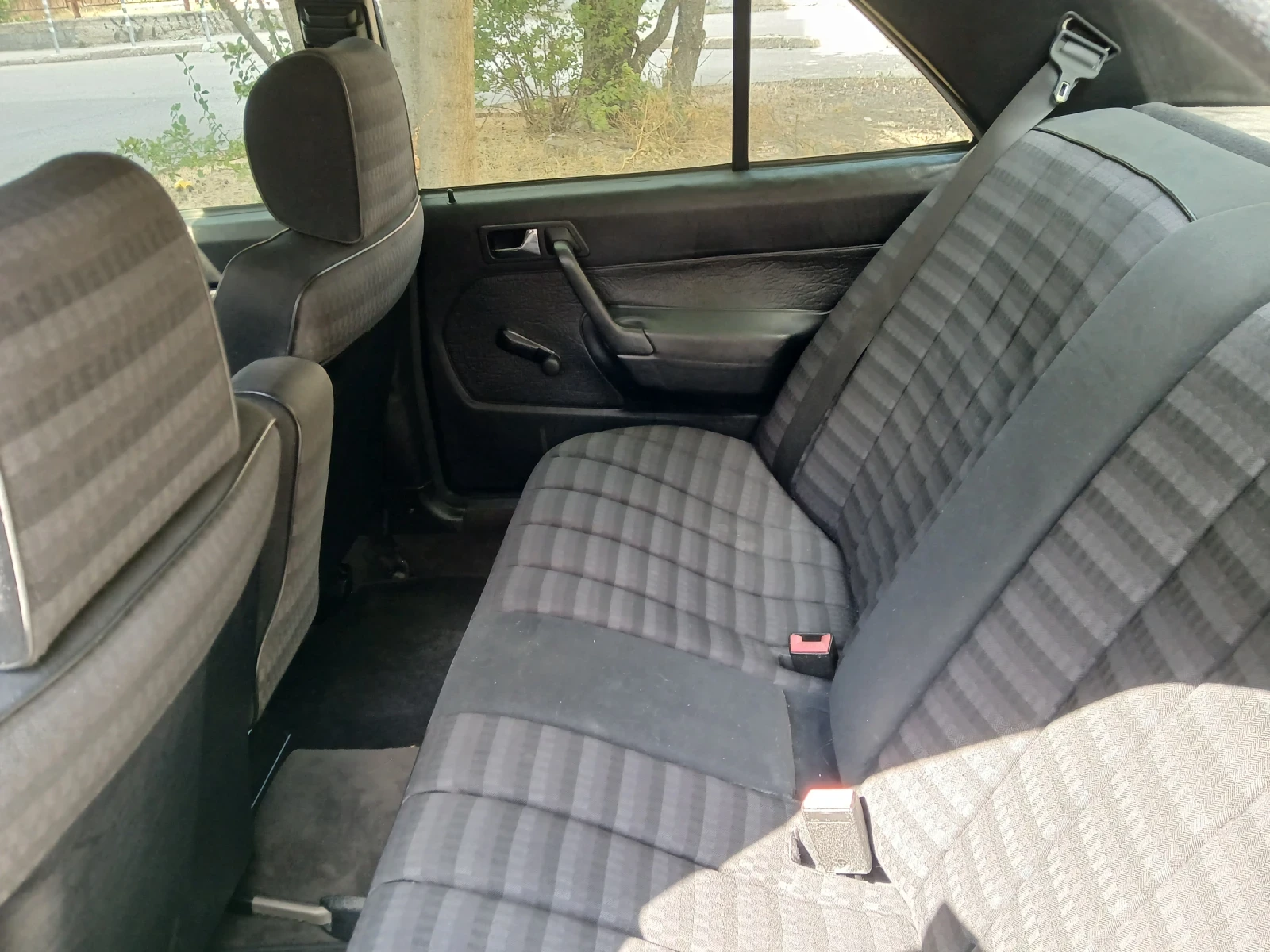 Mercedes-Benz 190, снимка 10 - Автомобили и джипове - 56480871