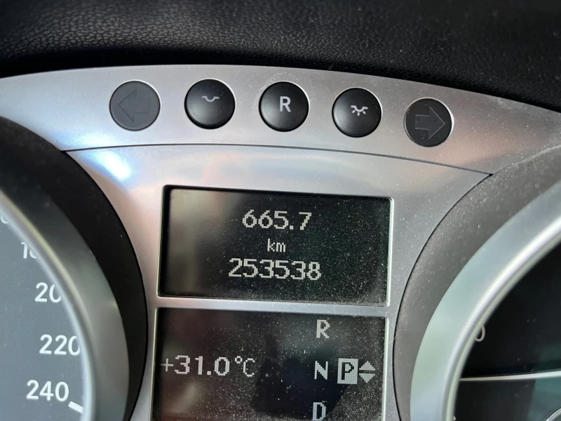 Mercedes-Benz ML 320, снимка 9 - Автомобили и джипове - 52879663