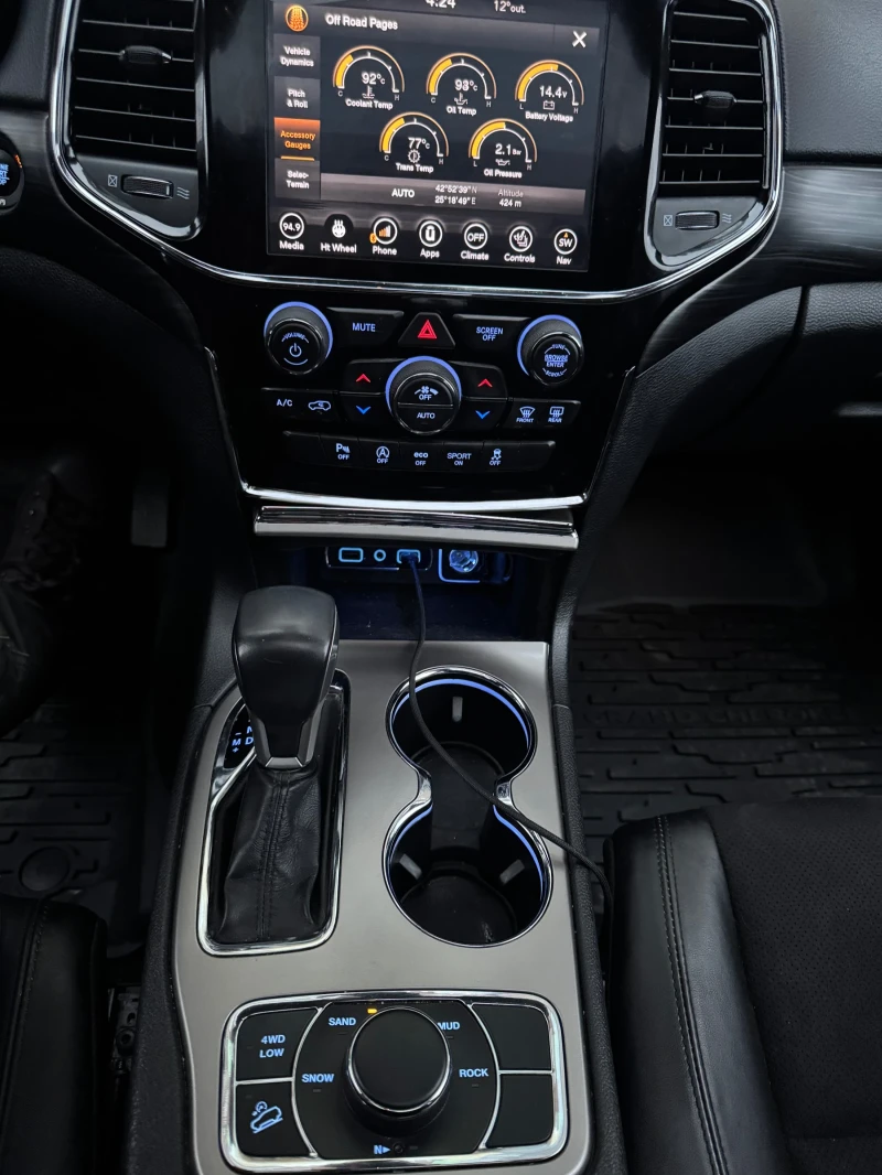 Jeep Grand cherokee, снимка 16 - Автомобили и джипове - 52666636