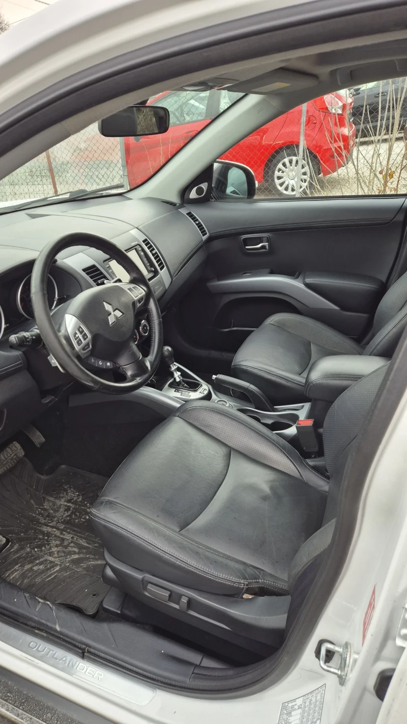 Mitsubishi Outlander 2.2 156kc 1+ 6 местен 4-4 Автоматика , снимка 15 - Автомобили и джипове - 53069685