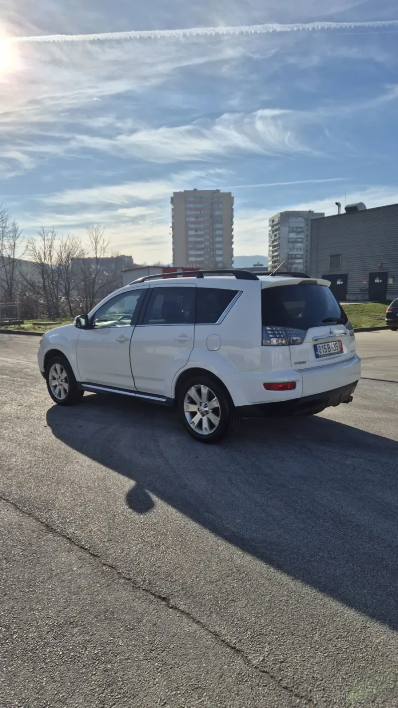 Mitsubishi Outlander 2.2 156kc 1+ 6 местен 4-4 Автоматика , снимка 4 - Автомобили и джипове - 53069685