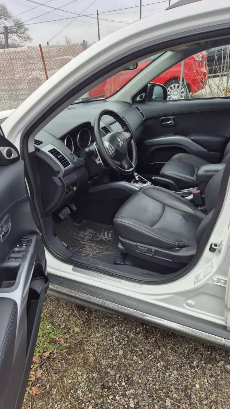 Mitsubishi Outlander 2.2 156kc 1+ 6 местен 4-4 Автоматика , снимка 16 - Автомобили и джипове - 53069685