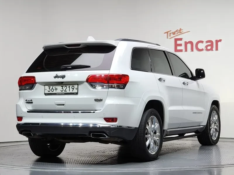 Jeep Grand cherokee 3.0 DIESEL OVERLAND SUMMIT WK2, снимка 3 - Автомобили и джипове - 55113562