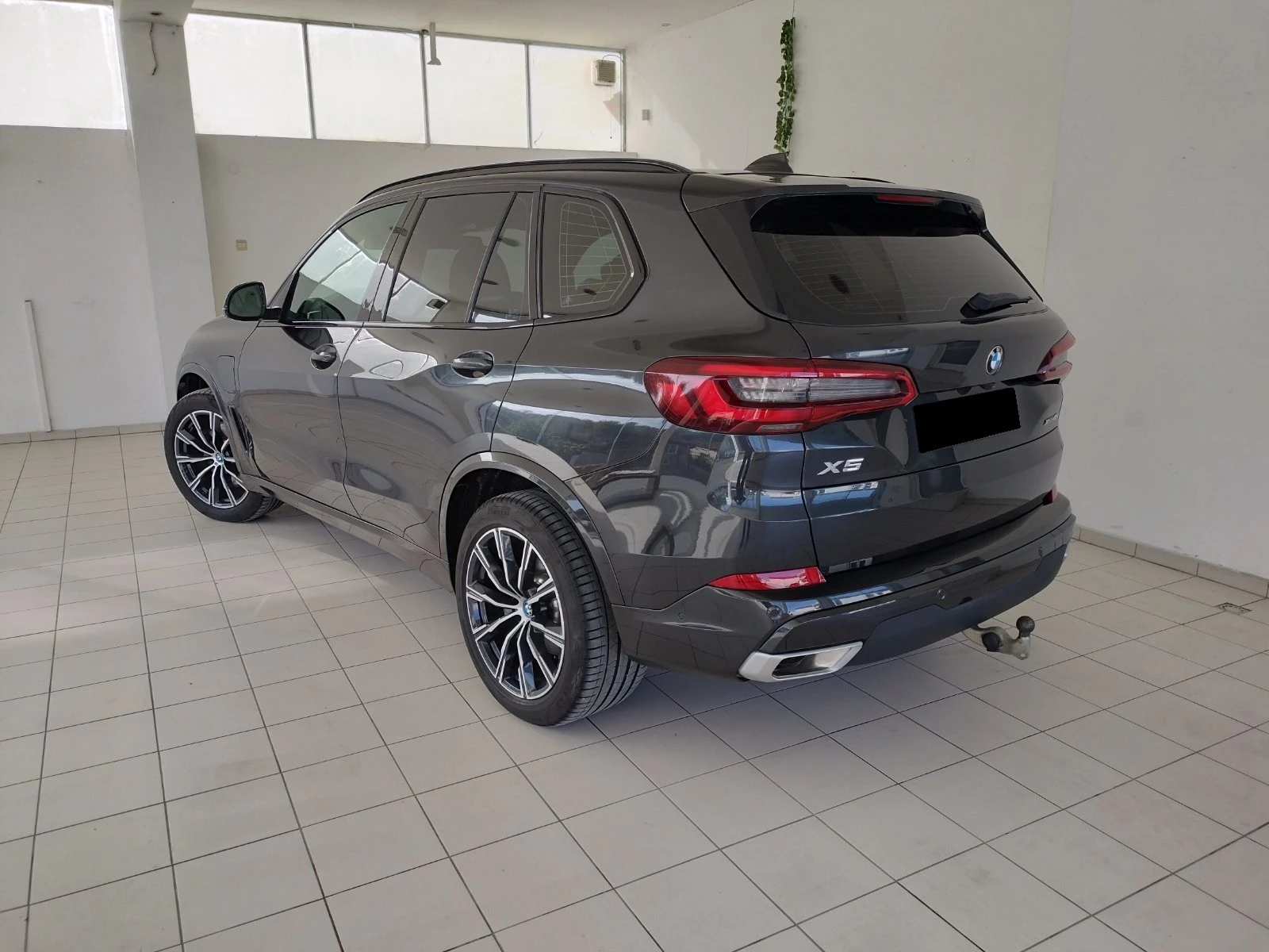 BMW X5 45e HYBRID 394kс Комбин. разход 2л Бензин на 100км - изображение 3