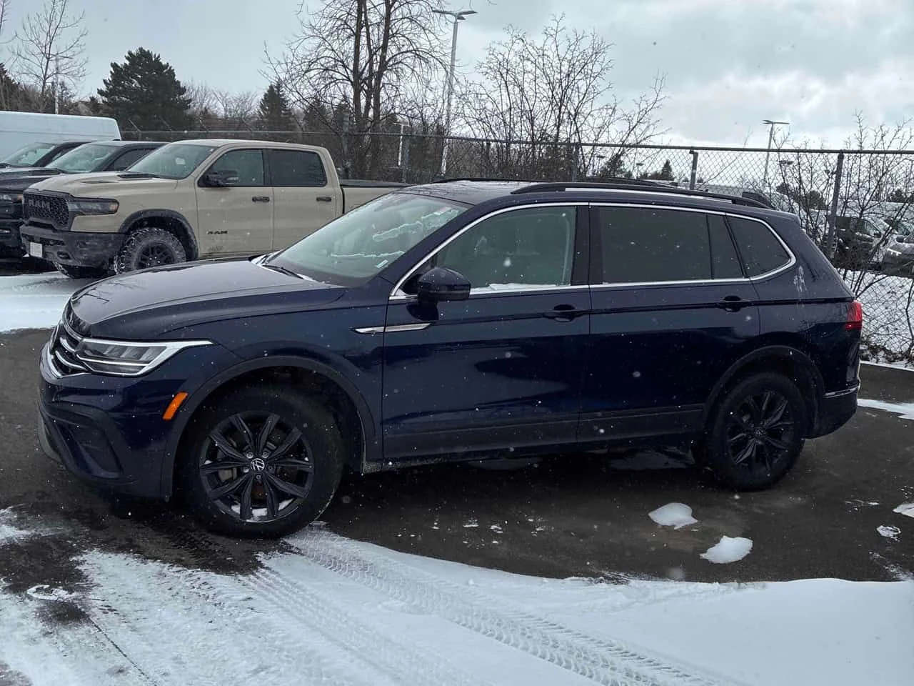 VW Tiguan * Comfortline * CARFAX * ЦЕНА ДО БГ, снимка 2 - Автомобили и джипове - 53885129