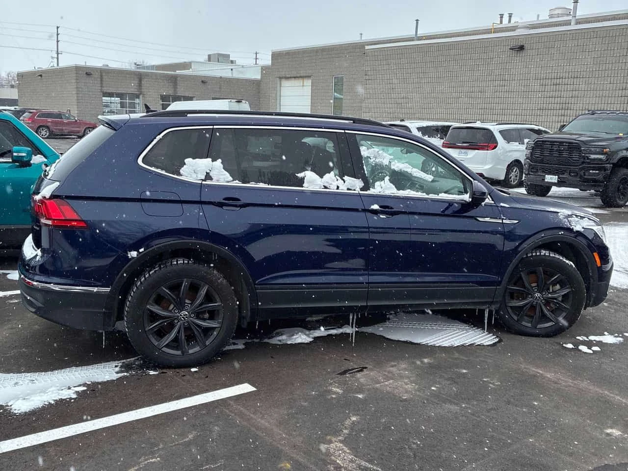 VW Tiguan * Comfortline * CARFAX * ЦЕНА ДО БГ, снимка 3 - Автомобили и джипове - 53885129