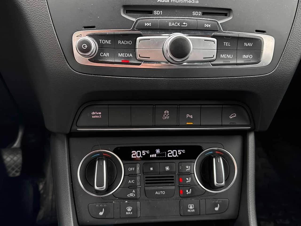 Audi Q3 Progressiv  CARFAX, снимка 11 - Автомобили и джипове - 54156085