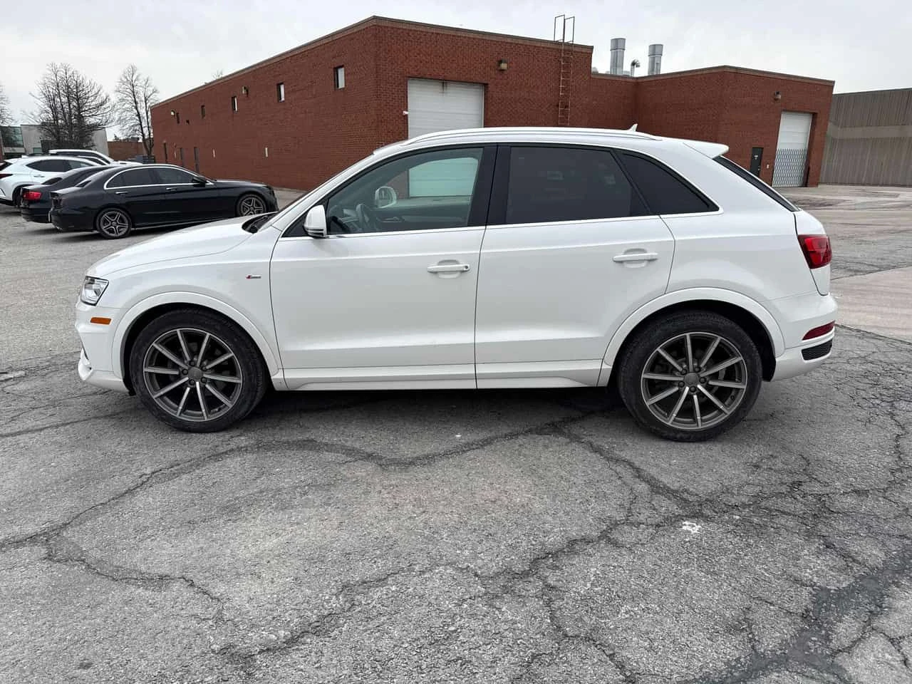 Audi Q3 Progressiv  CARFAX, снимка 2 - Автомобили и джипове - 54156085