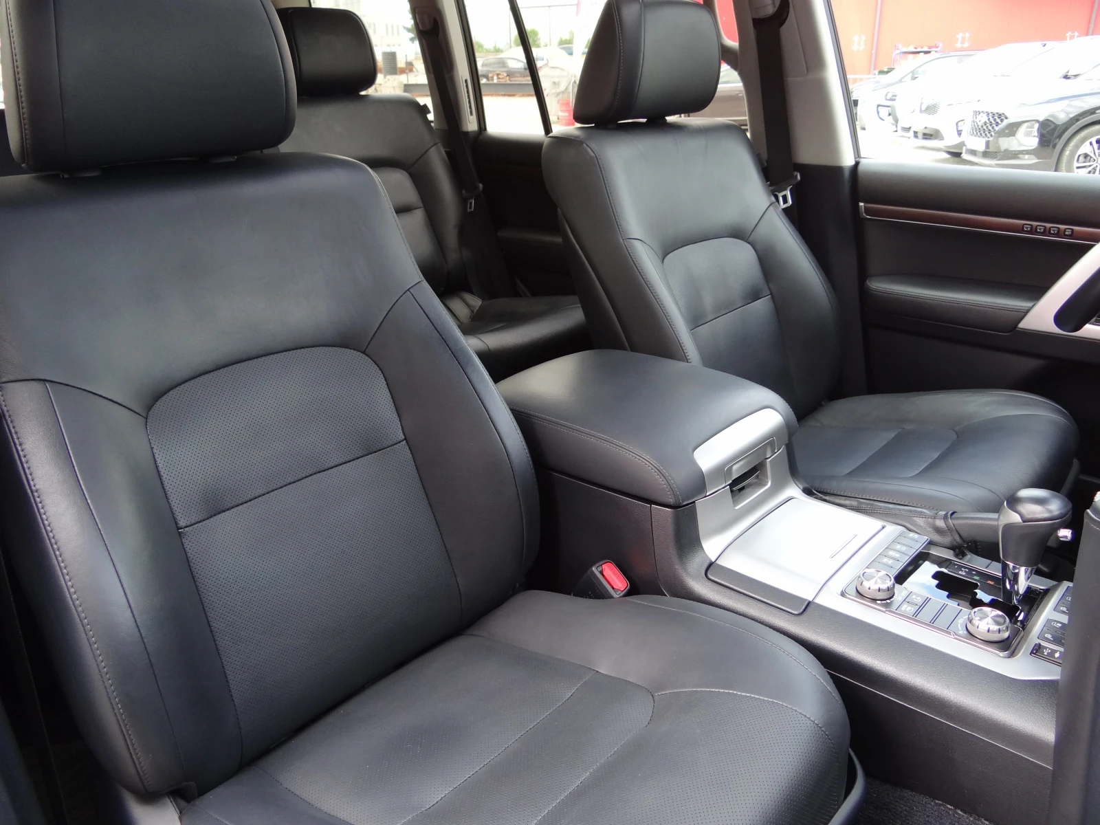 Toyota Land cruiser 200/V8d-4d/Facelift/AWD/Auto/Navi/Koja/Camera-360/, снимка 11 - Автомобили и джипове - 54807936