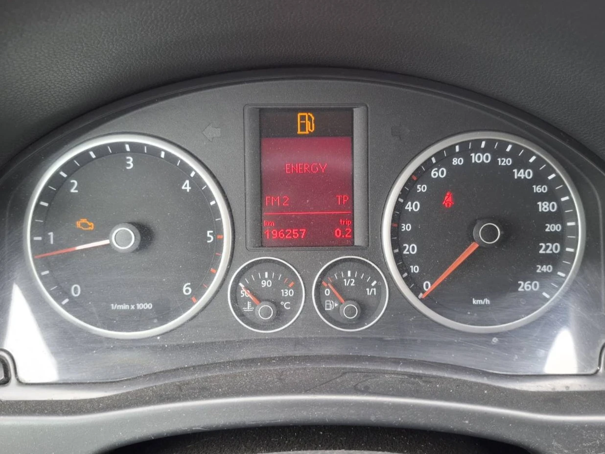 VW Tiguan 2.0d 170кс, снимка 8 - Автомобили и джипове - 55314674