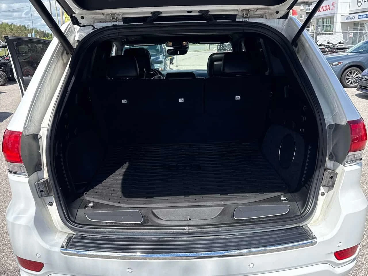 Jeep Grand cherokee * Overland * CARFAX * ОПЦИЯ ЗА ФИНАНСИРАНЕ , снимка 14 - Автомобили и джипове - 55433591