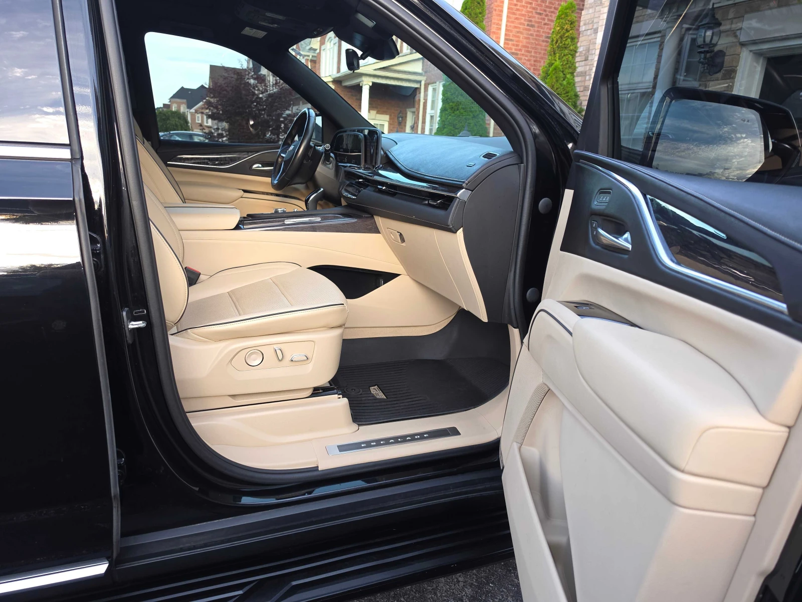 Cadillac Escalade * 4WD Premium Luxury * CARFAX * , снимка 10 - Автомобили и джипове - 56120851