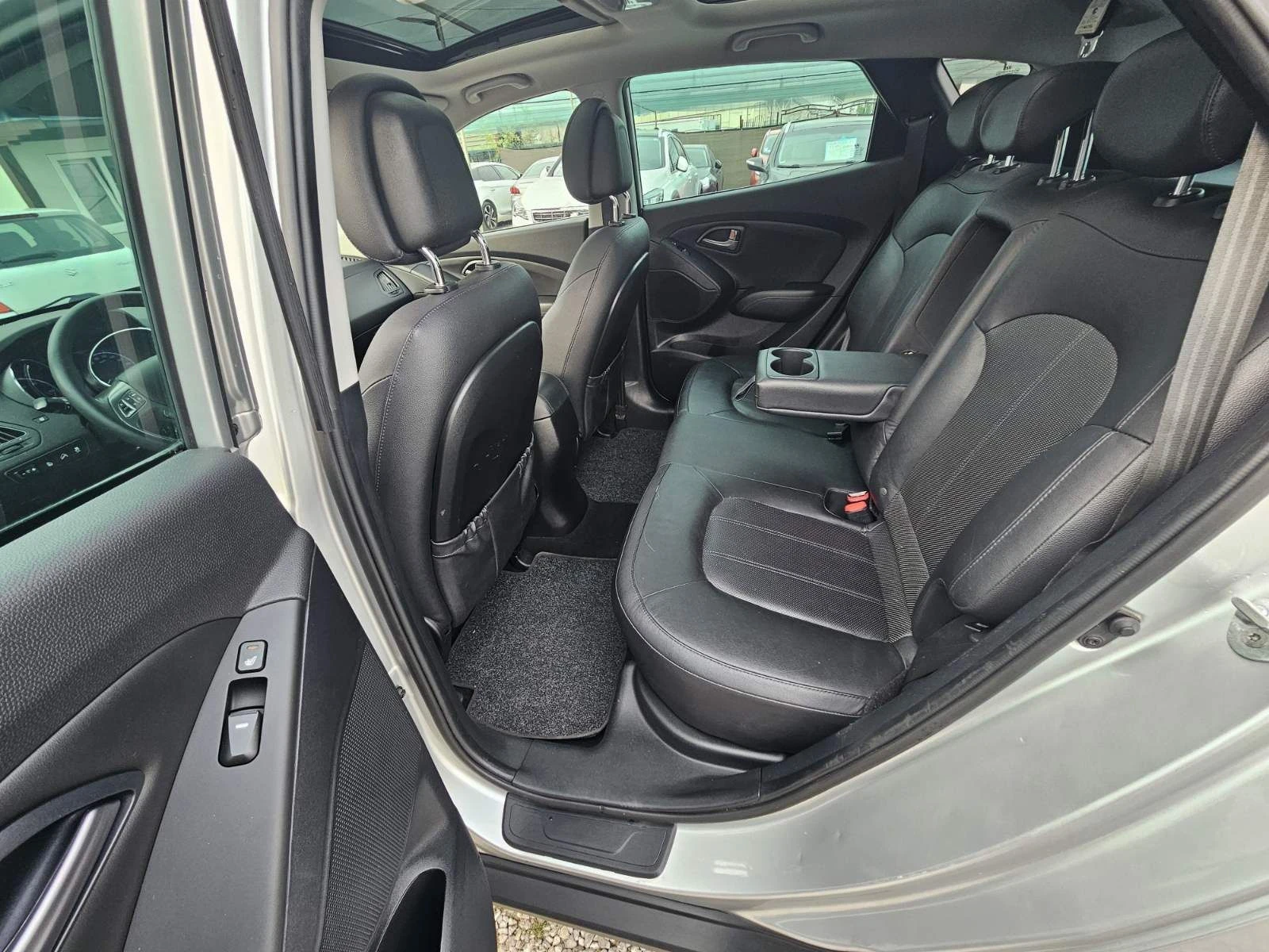 Hyundai IX35 2.0CRDI 4X4 184k.c. PREMIUM, снимка 11 - Автомобили и джипове - 56238460