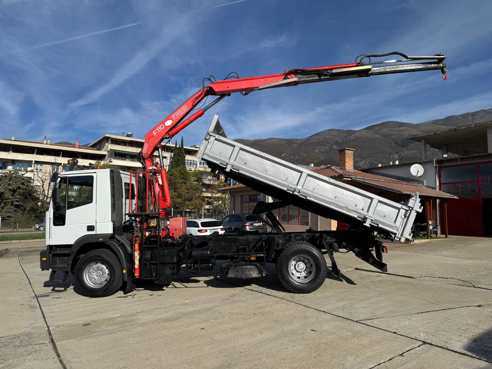 Iveco Cursor 190e28 Fassi 110 , тристранен самосвал 5м кош - изображение 2