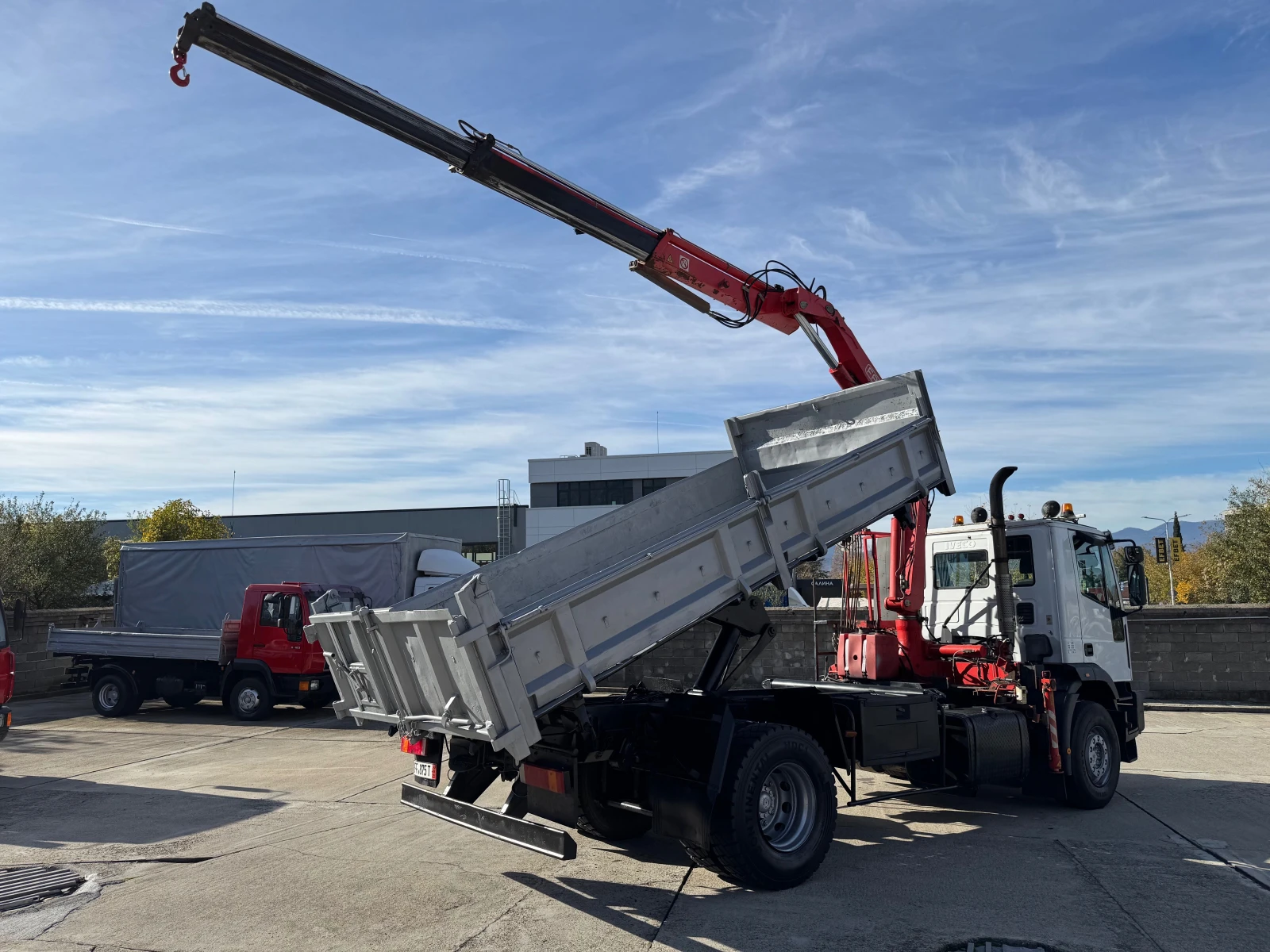 Iveco Cursor 190e28 Fassi 110 , тристранен самосвал 5м кош - изображение 4