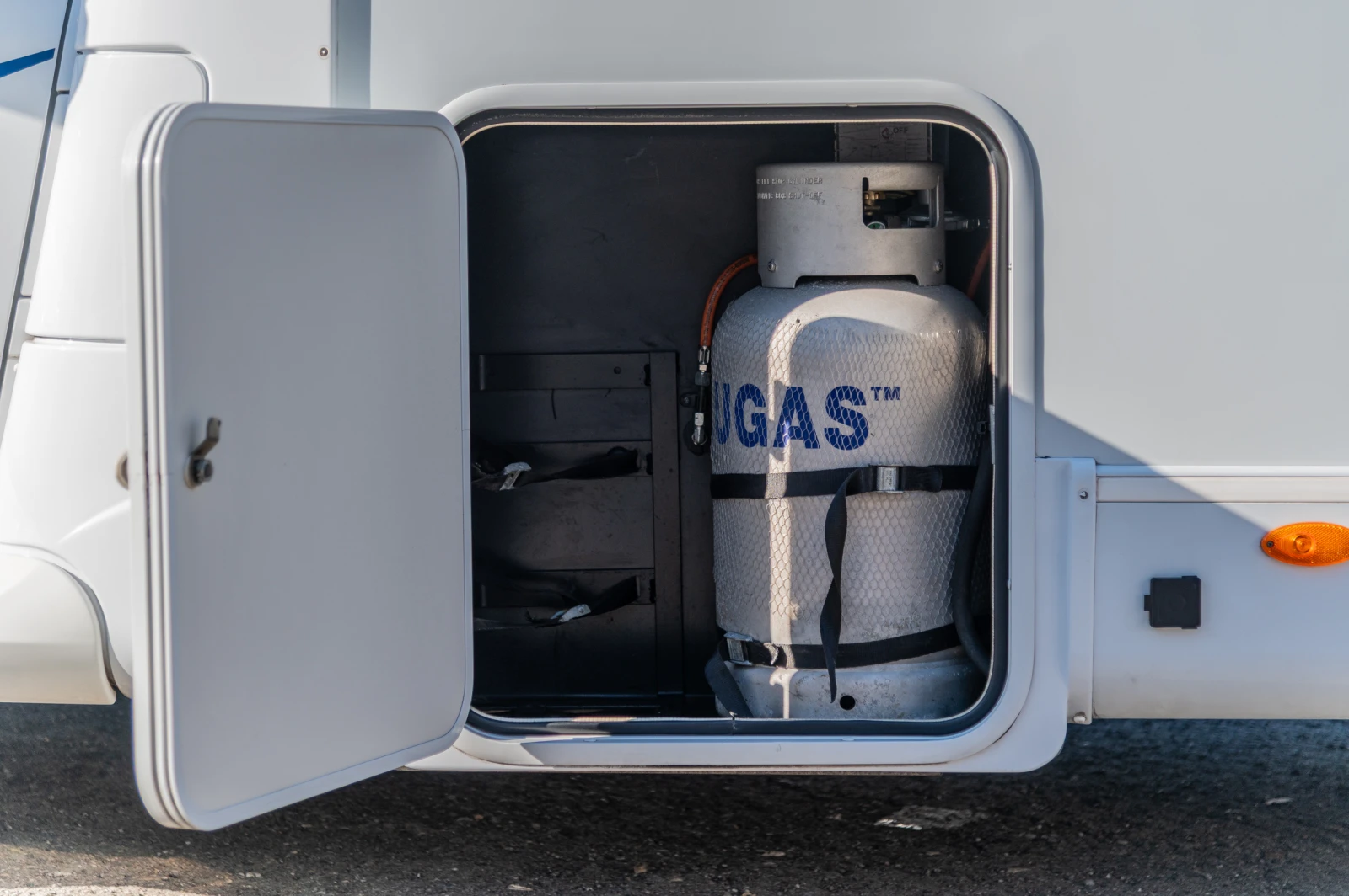 Кемпер Dethleffs ADVANTAGE T5841, снимка 16 - Каравани и кемпери - 54259931