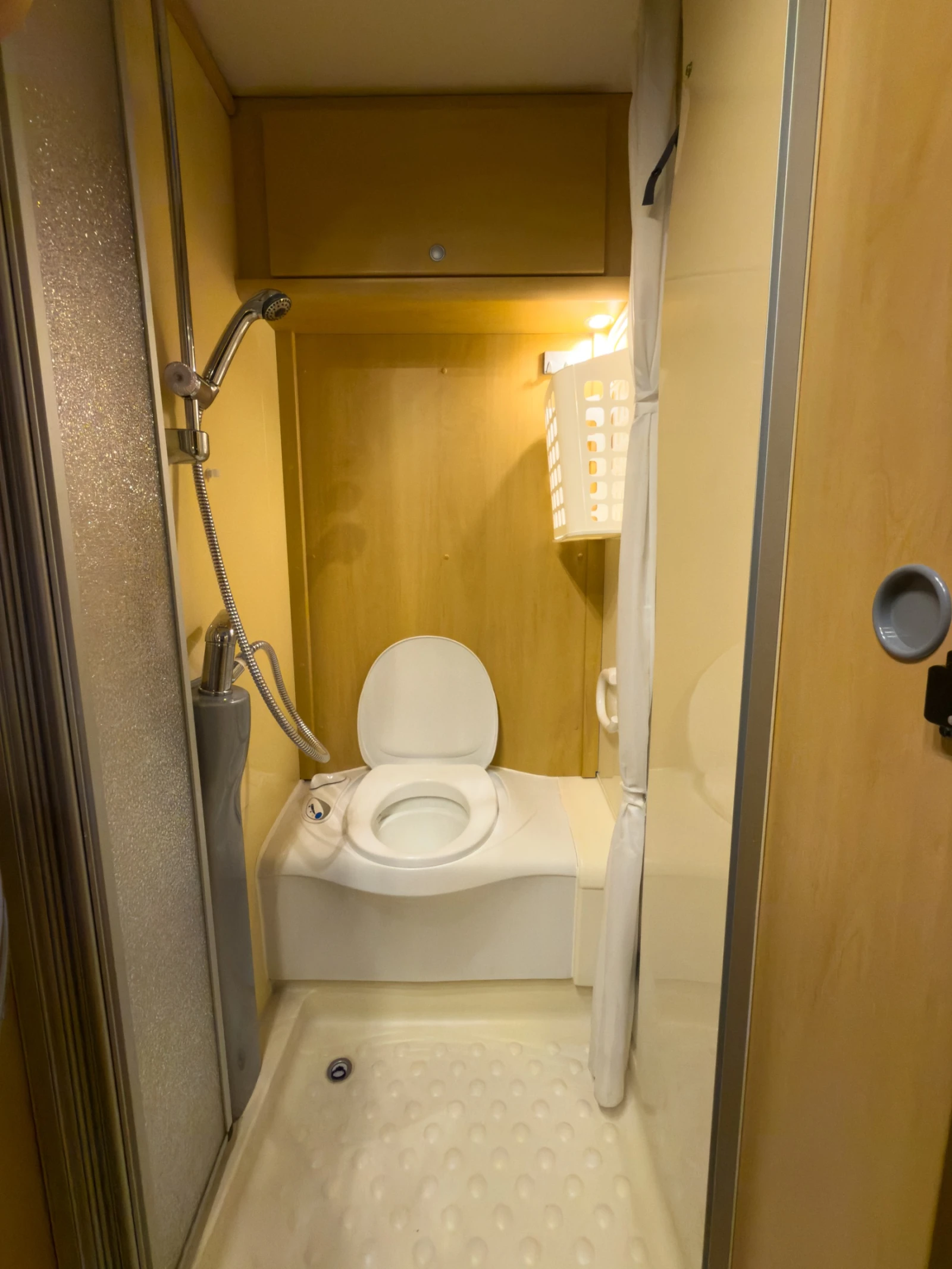 Кемпер Dethleffs ADVANTAGE T5841, снимка 8 - Каравани и кемпери - 54259931