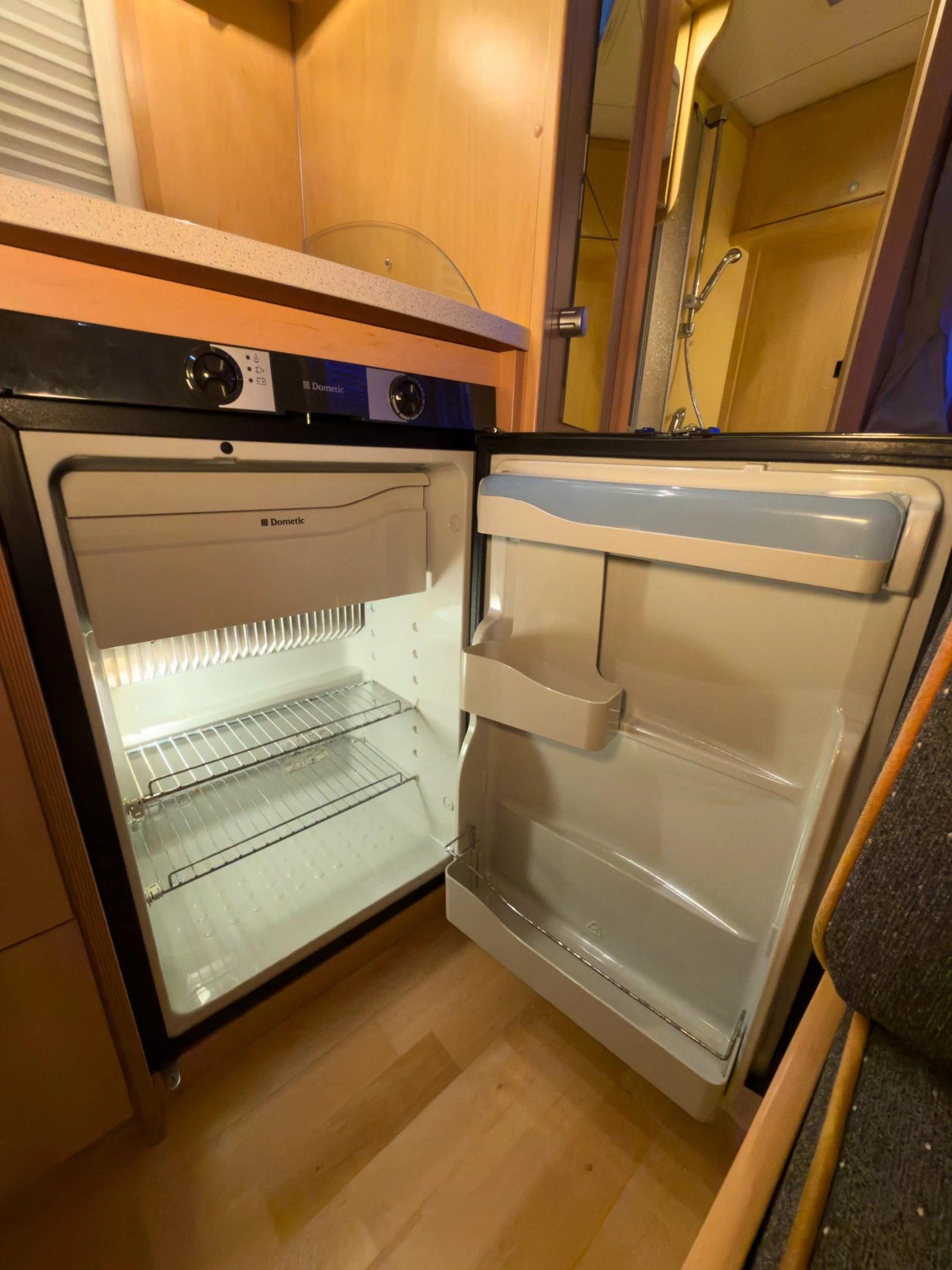 ������ Dethleffs ADVANTAGE T5841 | Mobile.bg � ����������� 7