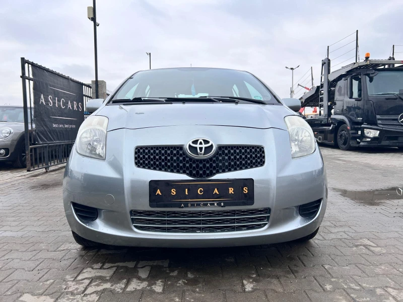 Toyota Yaris 1.0I, снимка 8 - Автомобили и джипове - 47942240