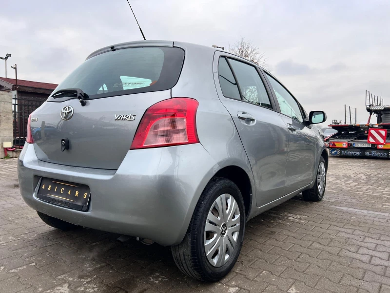 Toyota Yaris 1.0I, снимка 5 - Автомобили и джипове - 47942240