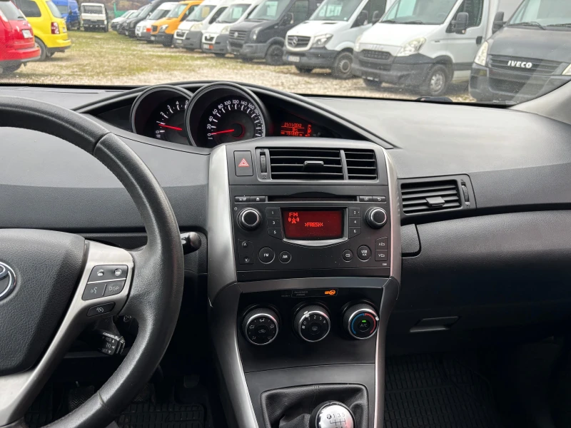 Toyota Verso D4D FACELIFT, снимка 8 - Автомобили и джипове - 53285933