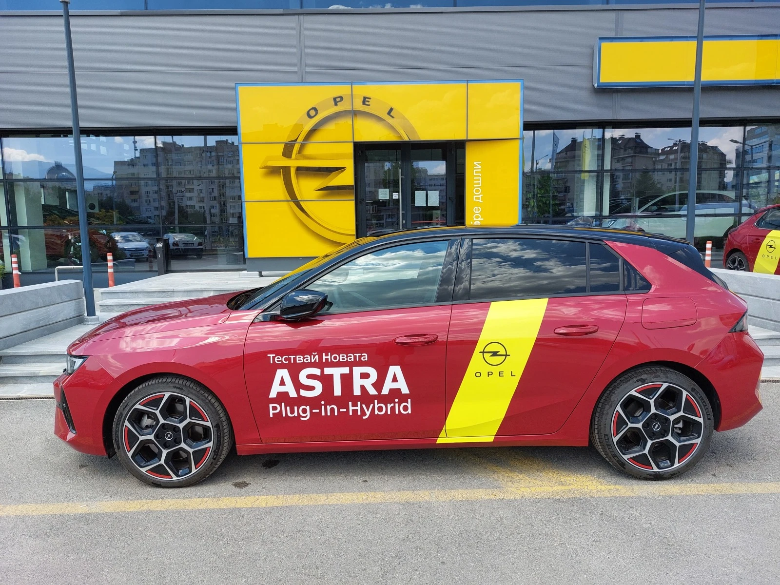 Opel Astra PHEV GS Line 1.6 PureTech - изображение 2