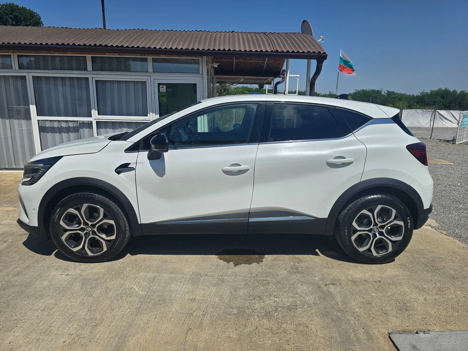 Renault Captur 1.3TCE 158к.с.* Гаранция* 10000км.* 360 KAMERA  - изображение 2