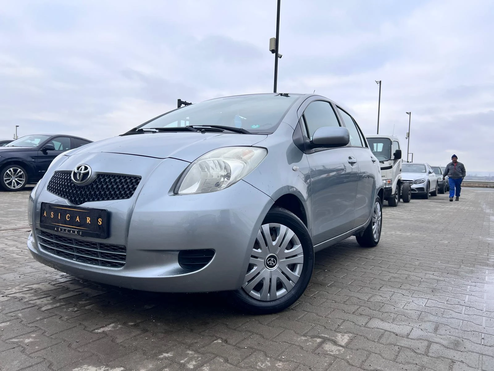 Toyota Yaris 1.0I - [1] 