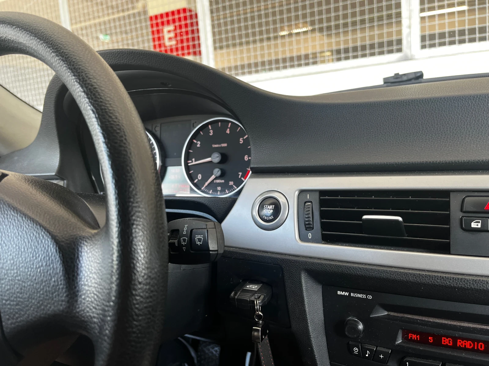 BMW 318 2.0i 129к.с. - изображение 9
