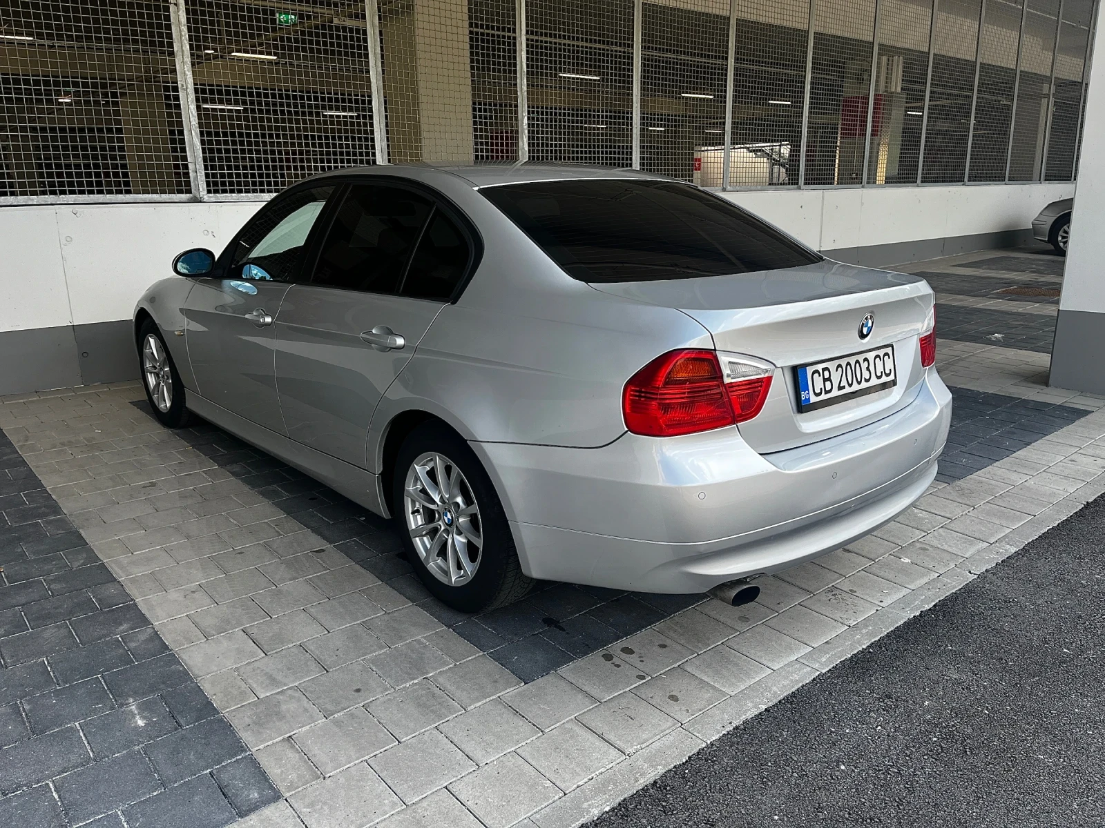 BMW 318 2.0i 129к.с. - изображение 4