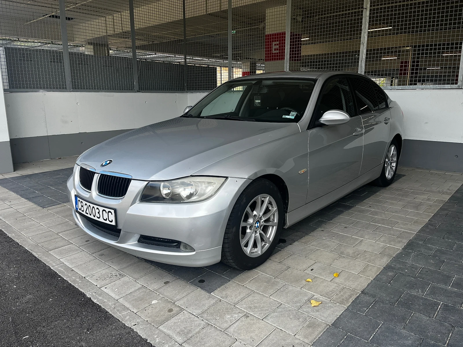 BMW 318 2.0i 129к.с. - изображение 2