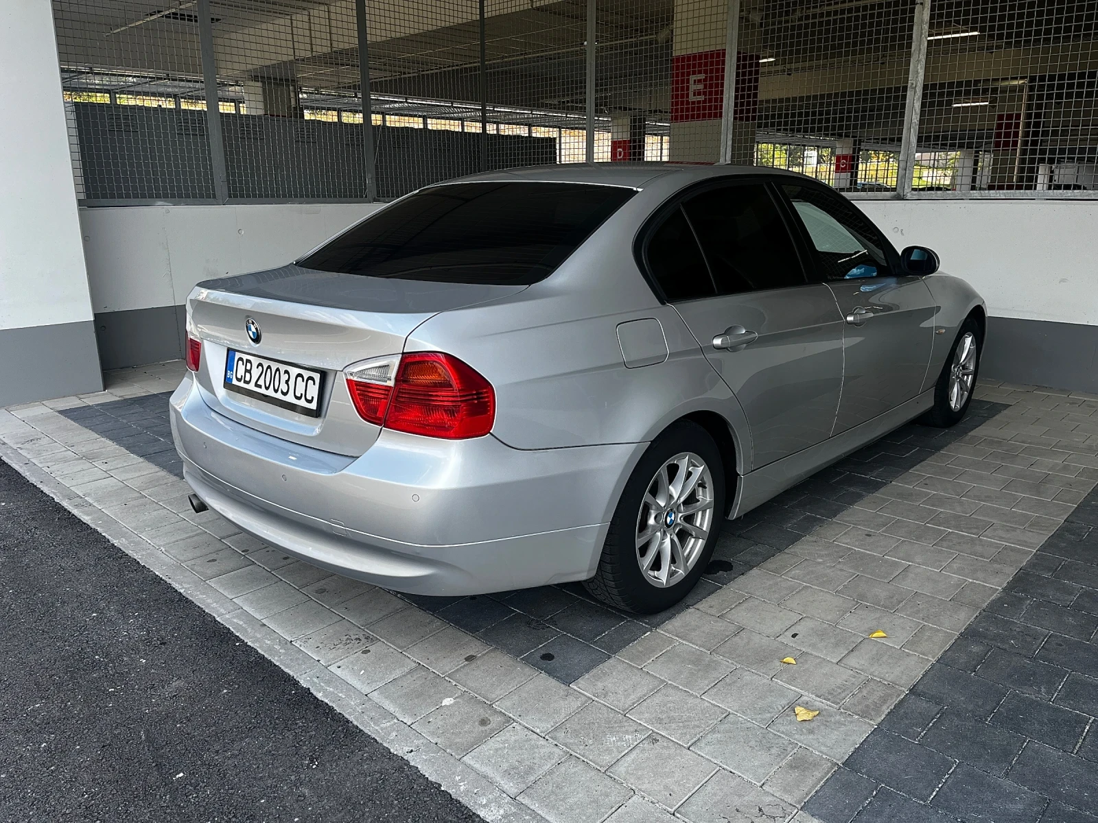 BMW 318 2.0i 129к.с. - изображение 6