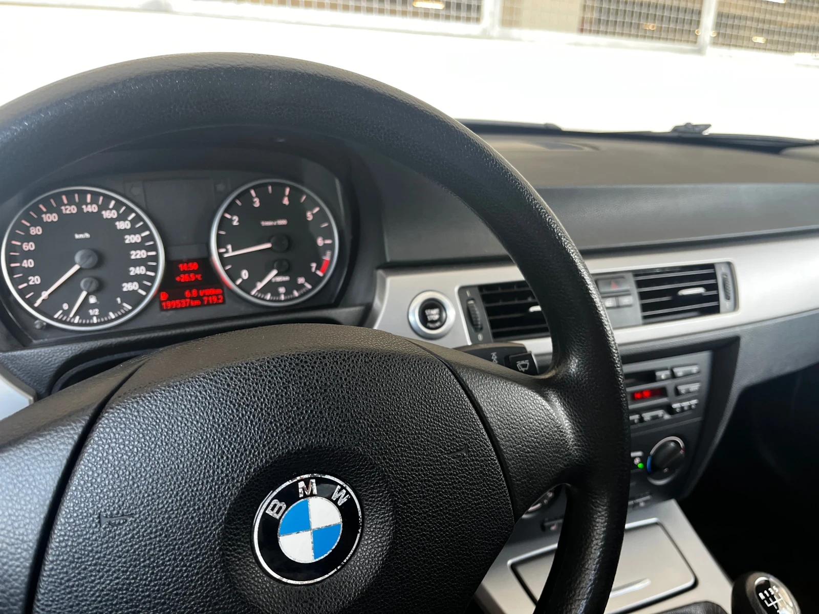 BMW 318 2.0i 129к.с. - изображение 8