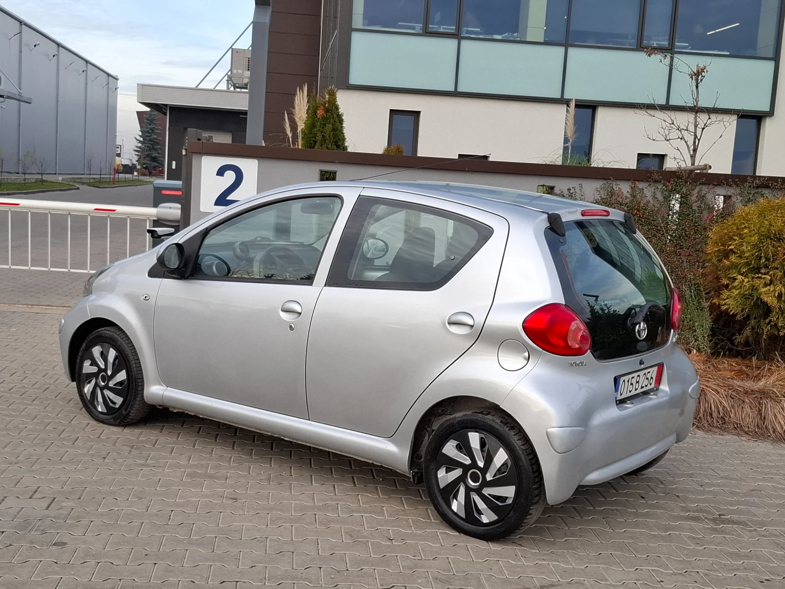 Toyota Aygo 1.0VVT-I* (68��)* * A��������* * ��� ����* *  | Mobile.bg � ����������� 12
