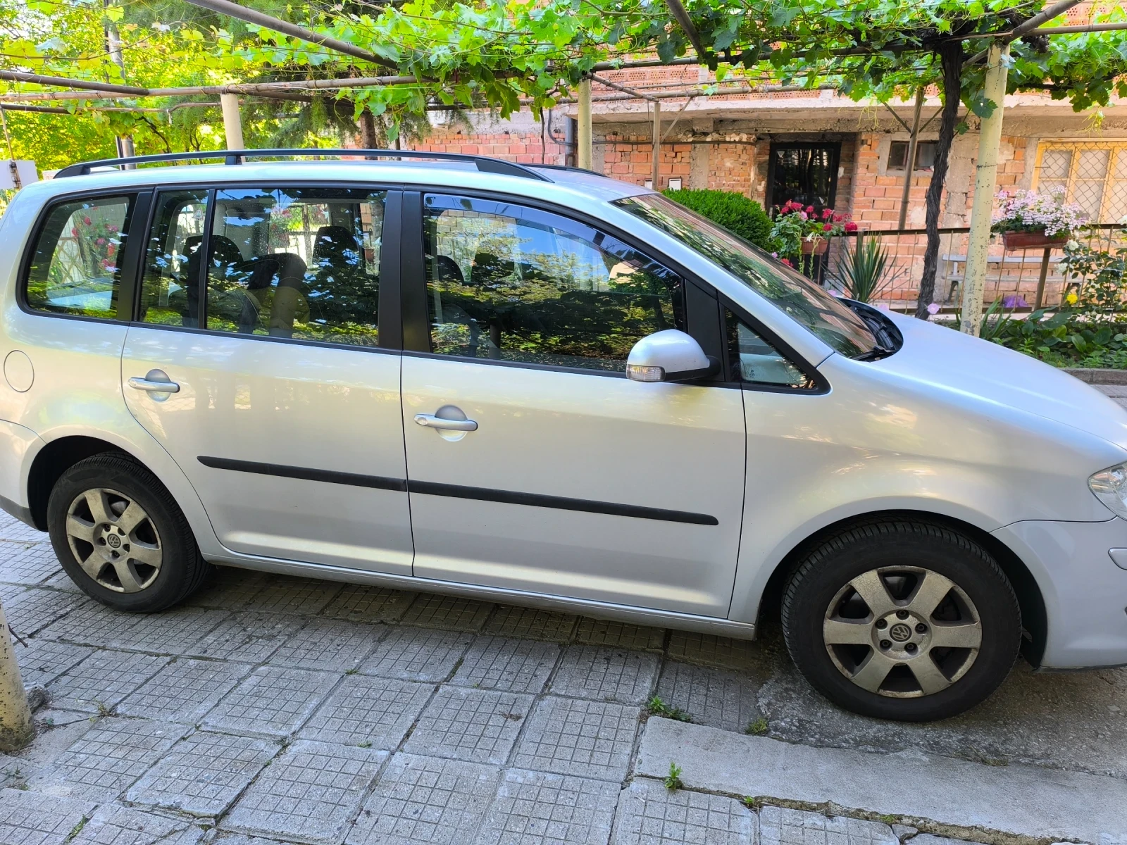 VW Touran, снимка 10 - Автомобили и джипове - 54901627