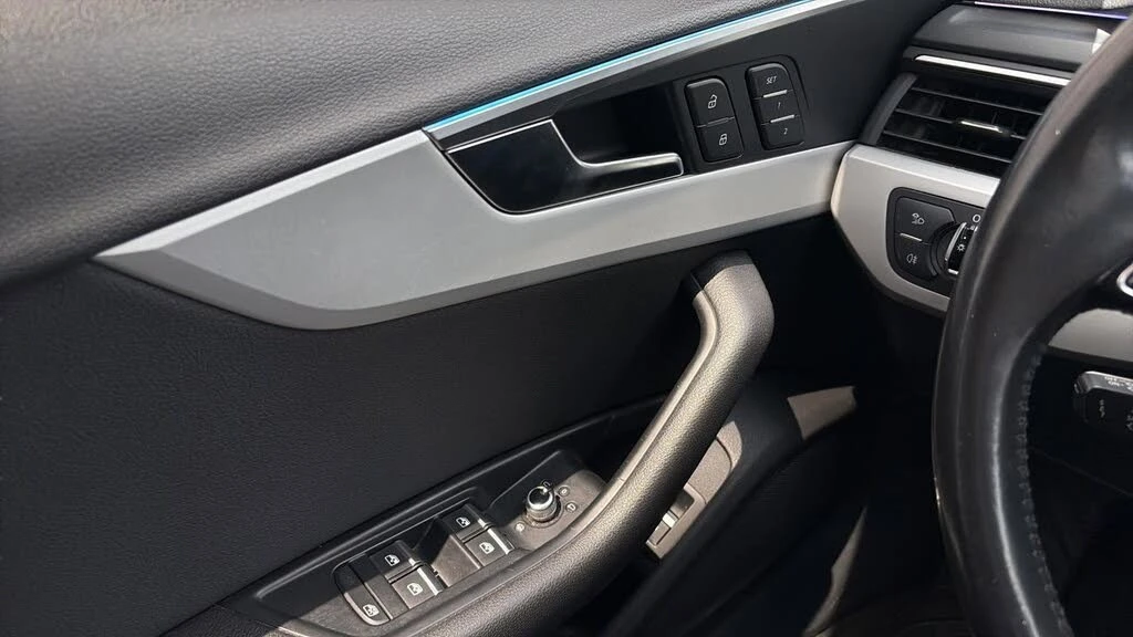 Audi A4 2.0T quattro Komfort* АвтоКредит* (Цена до БГ) , снимка 12 - Автомобили и джипове - 54518999