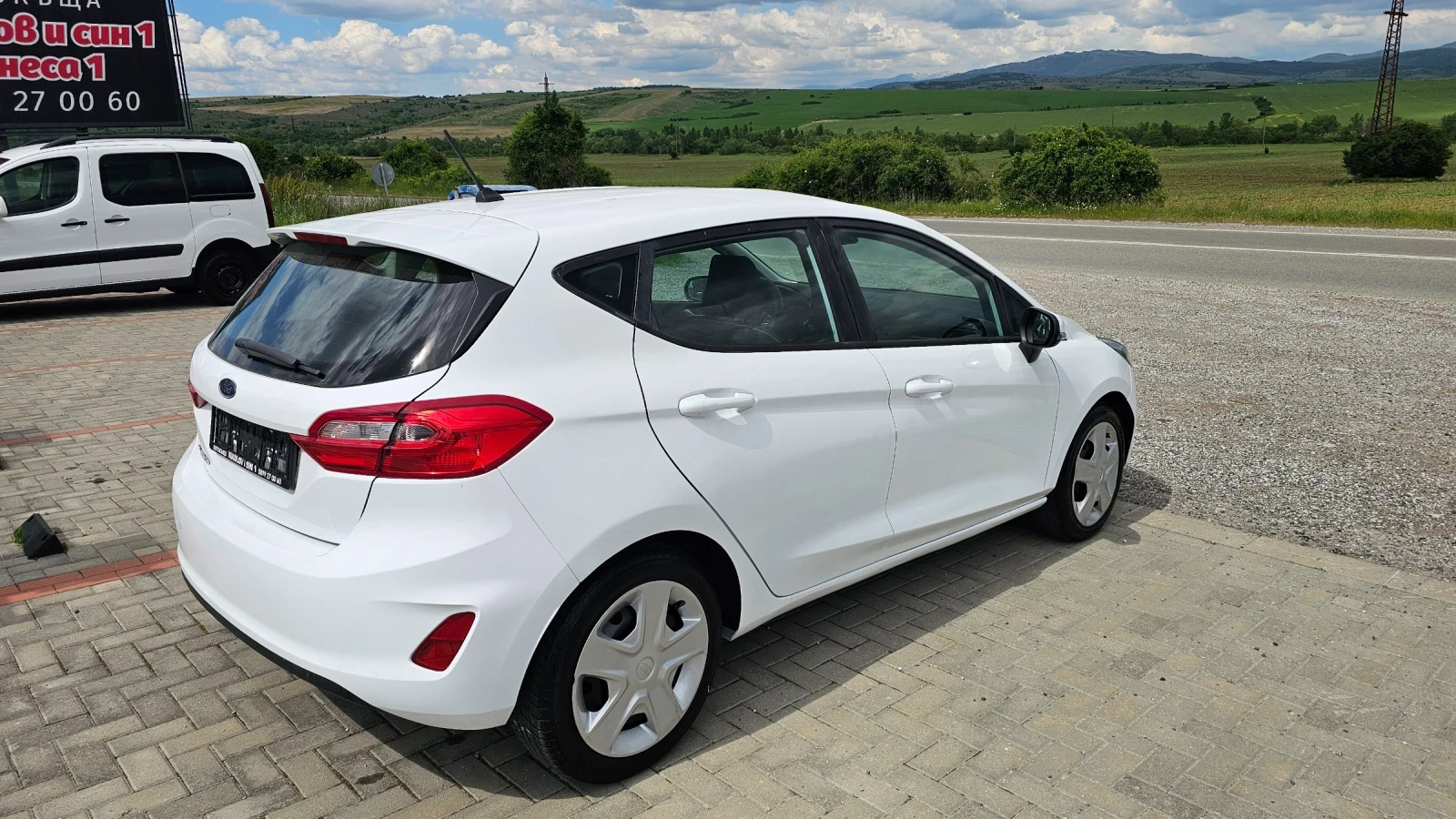 Ford Fiesta 1.1i-TOPP, снимка 4 - Автомобили и джипове - 54634946