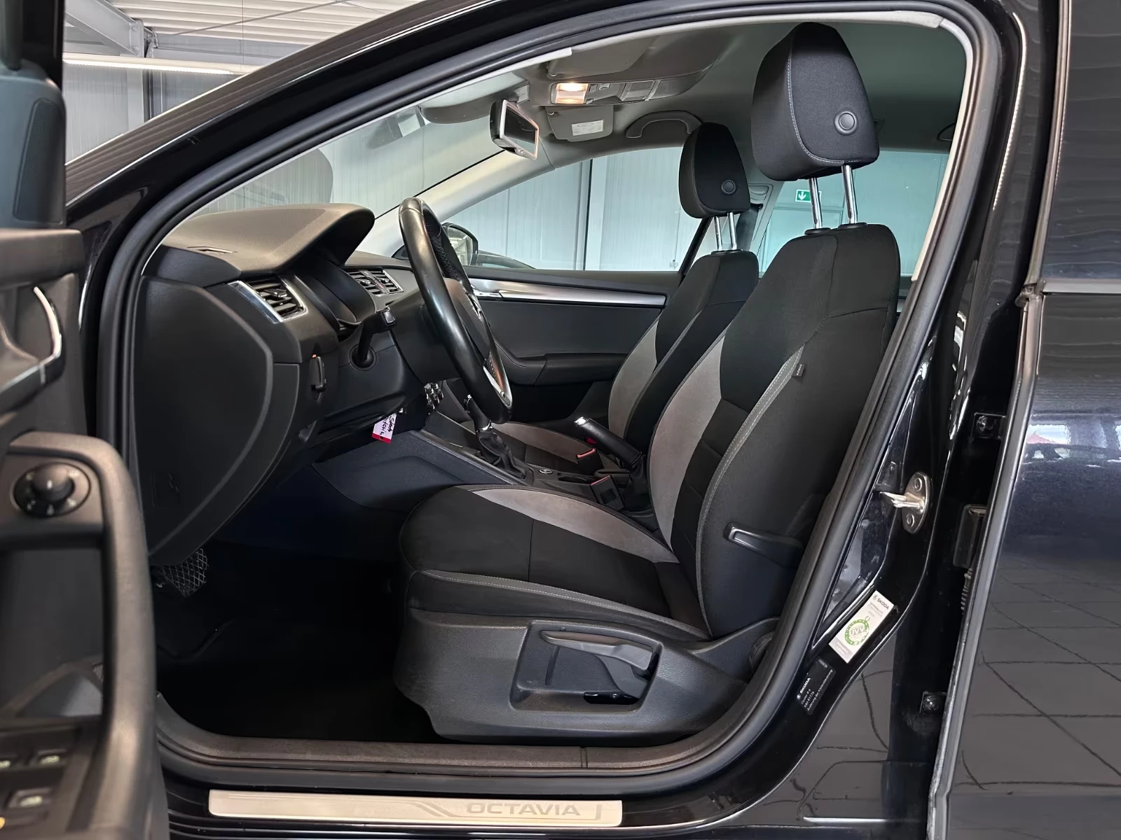Skoda Octavia 2.0TDI/DSG/150кс| NAVI| CARPLAY| BI-XENON| LANE AS, снимка 6 - Автомобили и джипове - 54869582