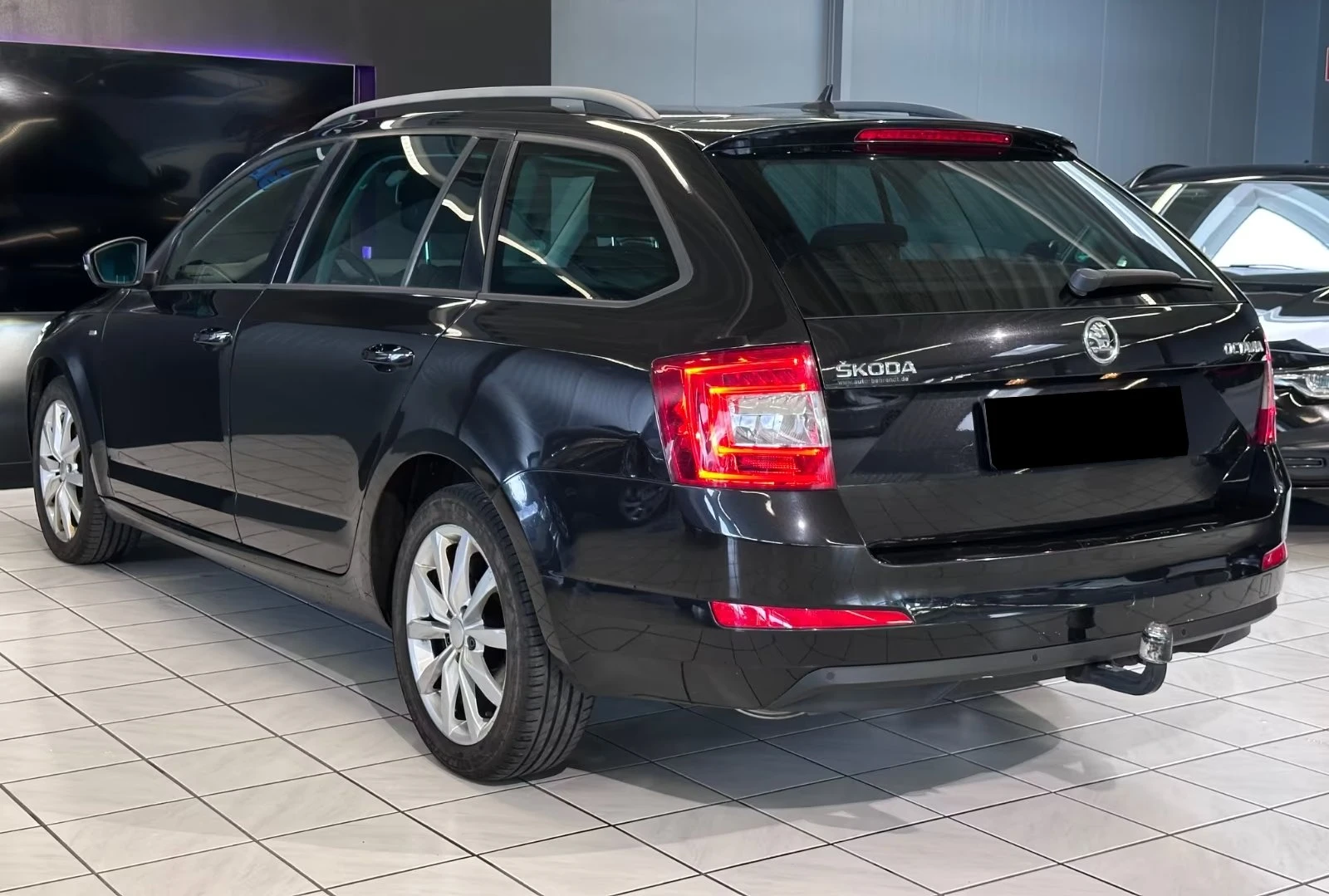 Skoda Octavia 2.0TDI/DSG/150кс| NAVI| CARPLAY| BI-XENON| LANE AS, снимка 5 - Автомобили и джипове - 54869582