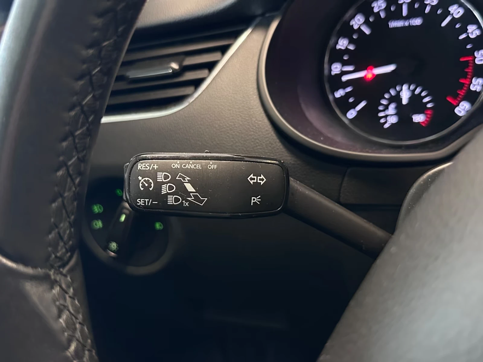 Skoda Octavia 2.0TDI/DSG/150кс| NAVI| CARPLAY| BI-XENON| LANE AS, снимка 11 - Автомобили и джипове - 54869582