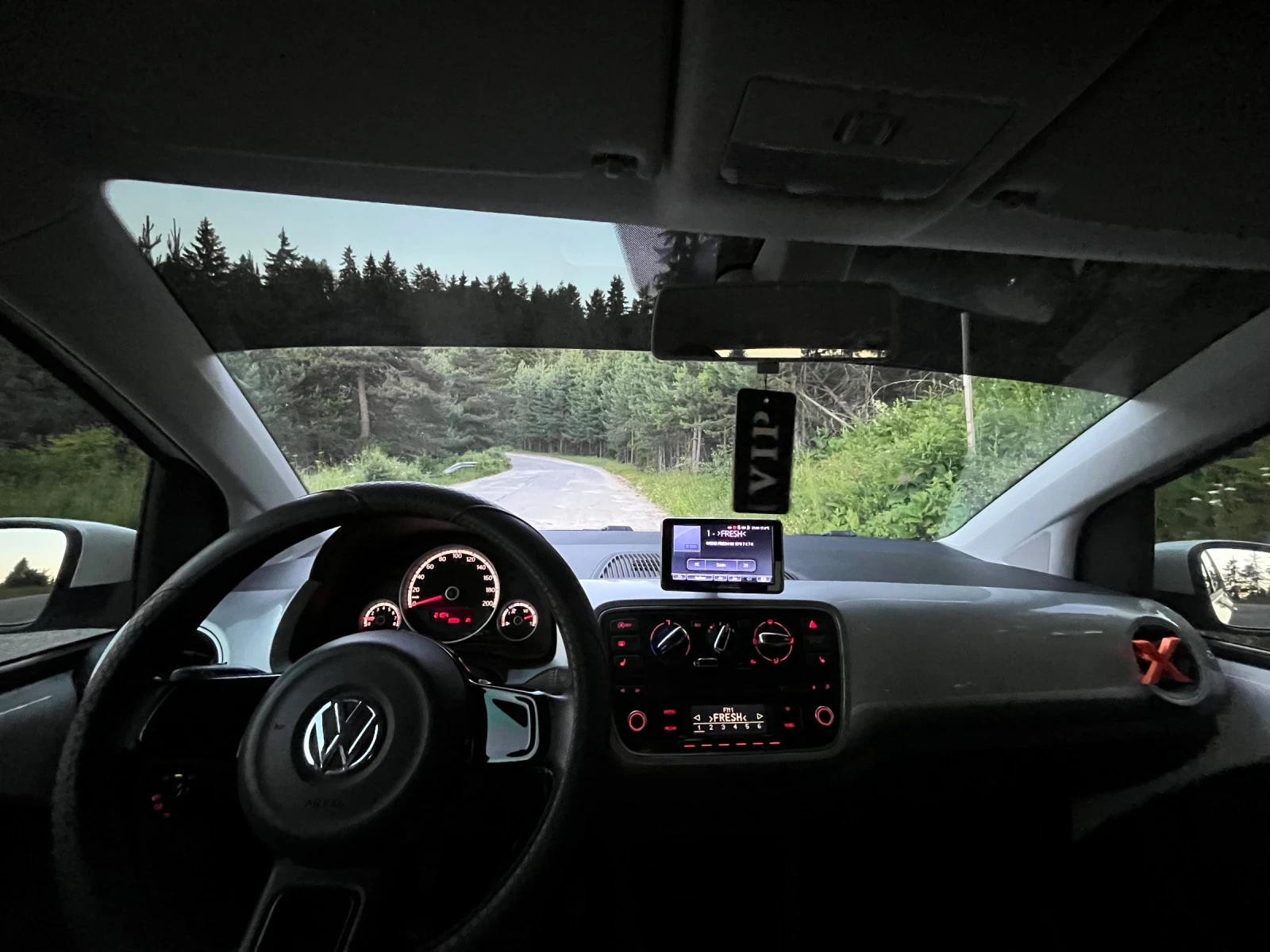 VW Up, снимка 13 - Автомобили и джипове - 55094356